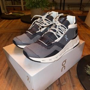 Women’s On Cloudnova - Size 8.5  Black and White